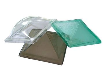 Color ULTRAVIOLETA del claro de la capa de la bóveda del policarbonato del tragaluz de la forma plástica de la pirámide